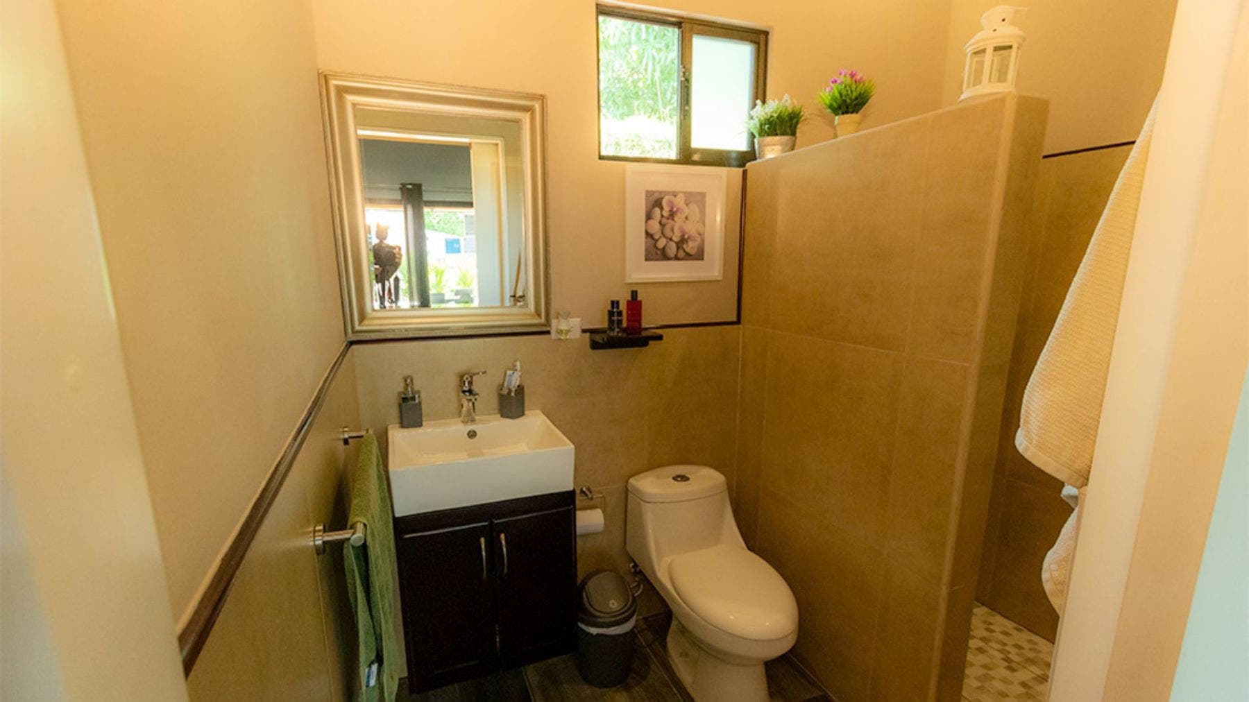 Downtown Uvita Home with Rental Apartments — photo 12 of 19