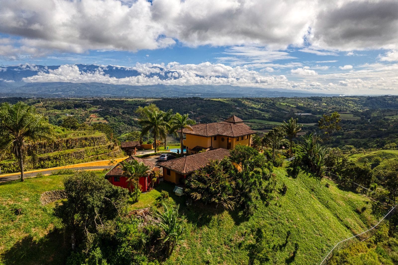 Luxury Estate Home in Beautiful Perez Zeledon, San Isidro del General, Perez Zeledon, Perez Zeledon, Osa, San Jose, Costa Rica 60504 — photo 3 of 5