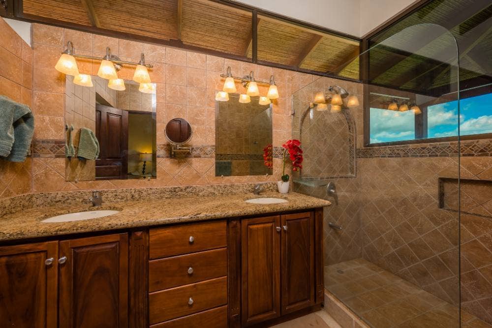 Ocean View Luxury Home in Flamingo — photo 16 of 19