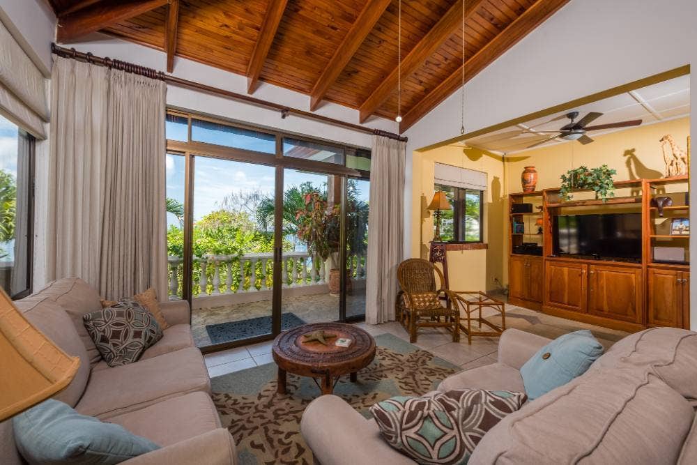 Ocean View Luxury Home in Flamingo — photo 18 of 19