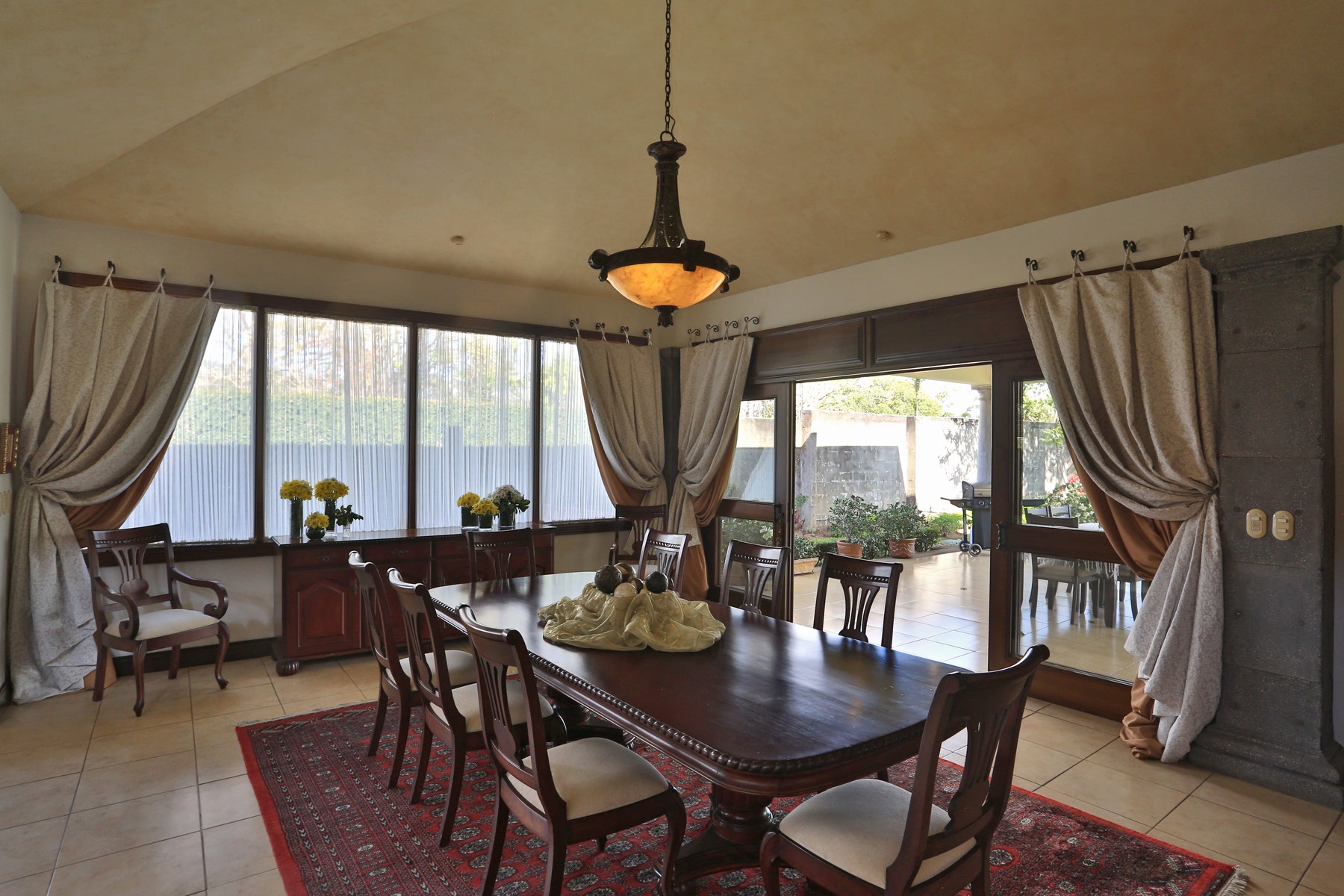 La Canada One Level Residence. — photo 6 of 18