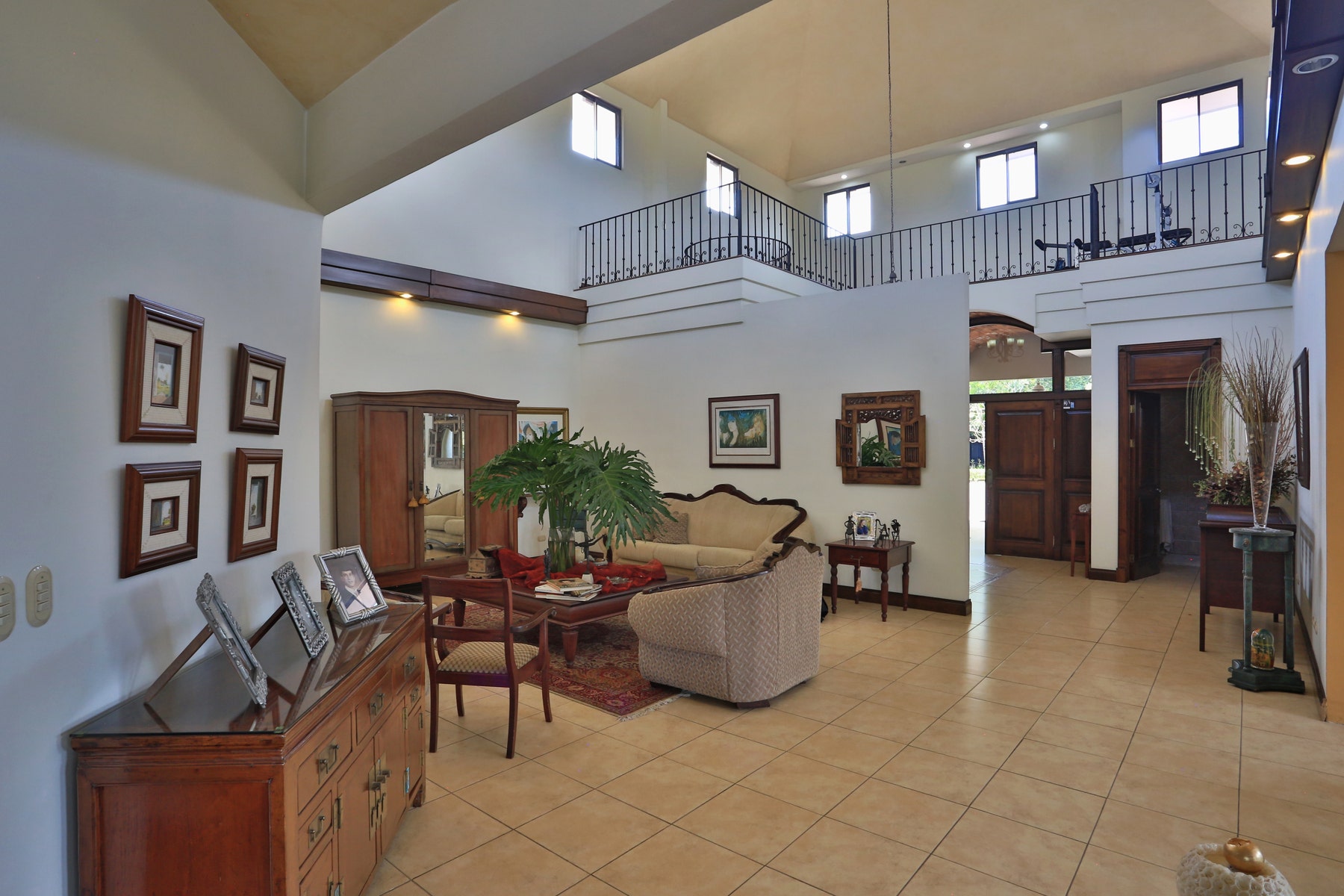 La Canada One Level Residence. — photo 5 of 18