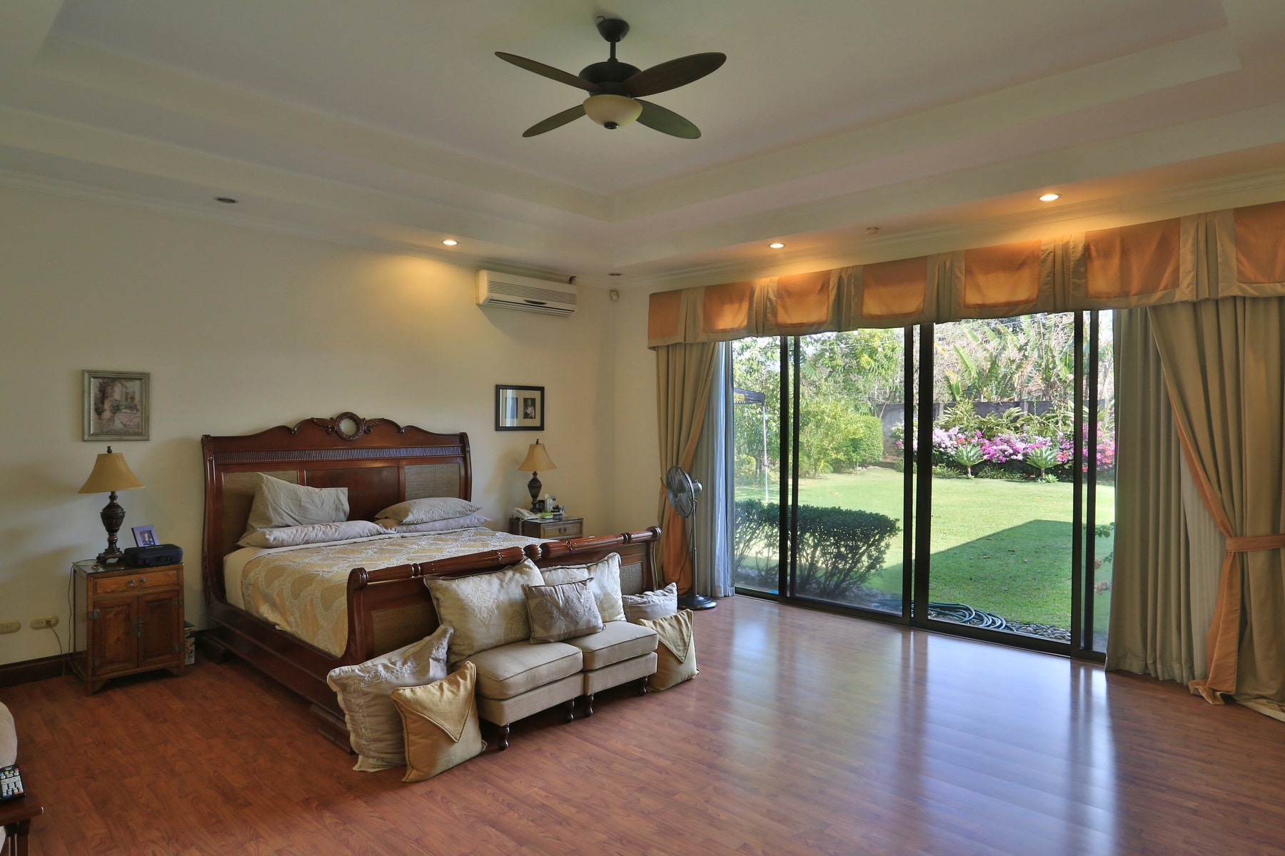 La Canada One Level Residence. — photo 10 of 18