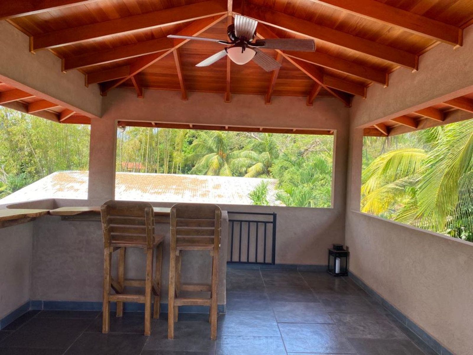 Six Bedroom Residencial/Comercial Oportunity Walkink distance to the Beach — photo 16 of 19