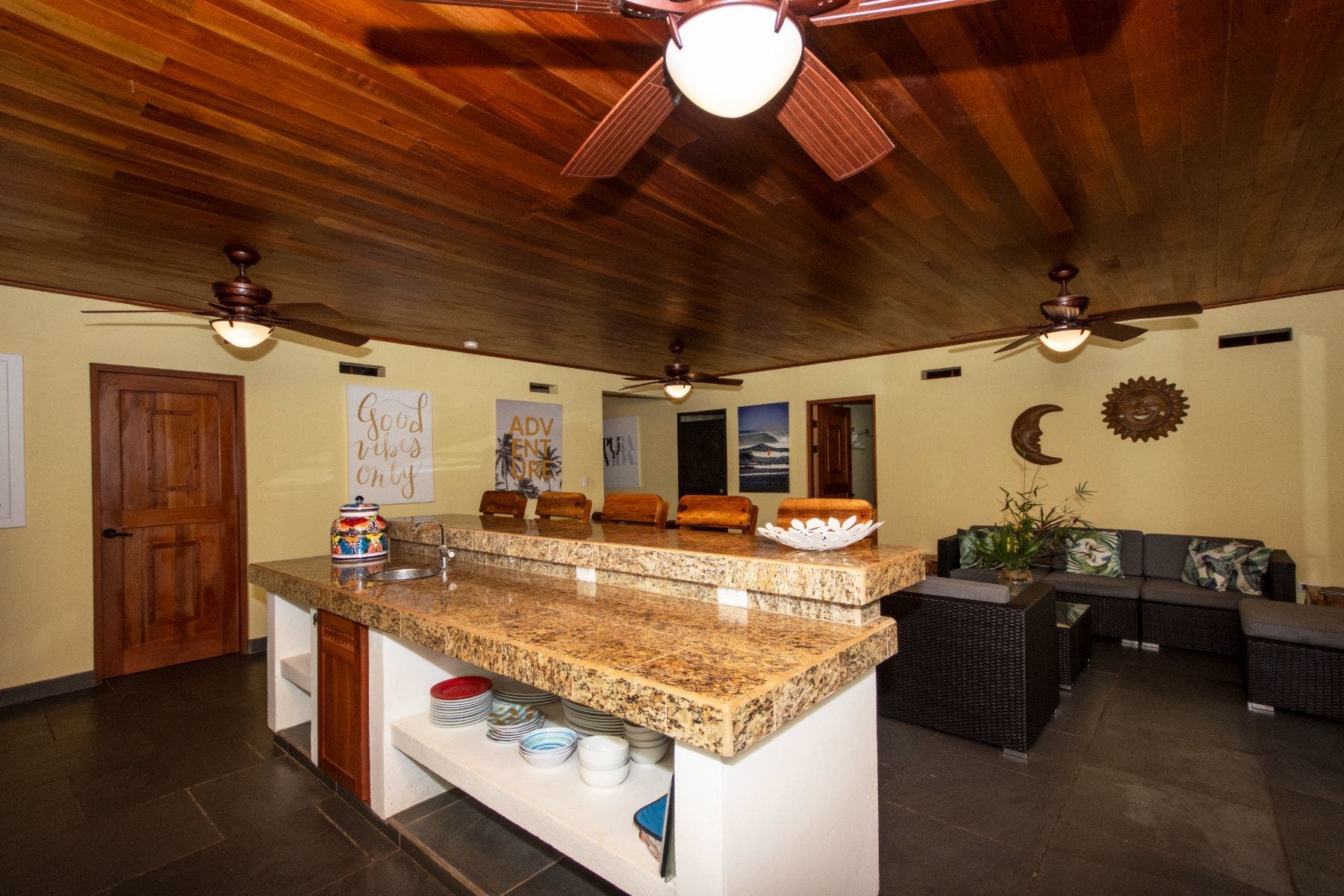 Six Bedroom Residencial/Comercial Oportunity Walkink distance to the Beach — photo 4 of 19