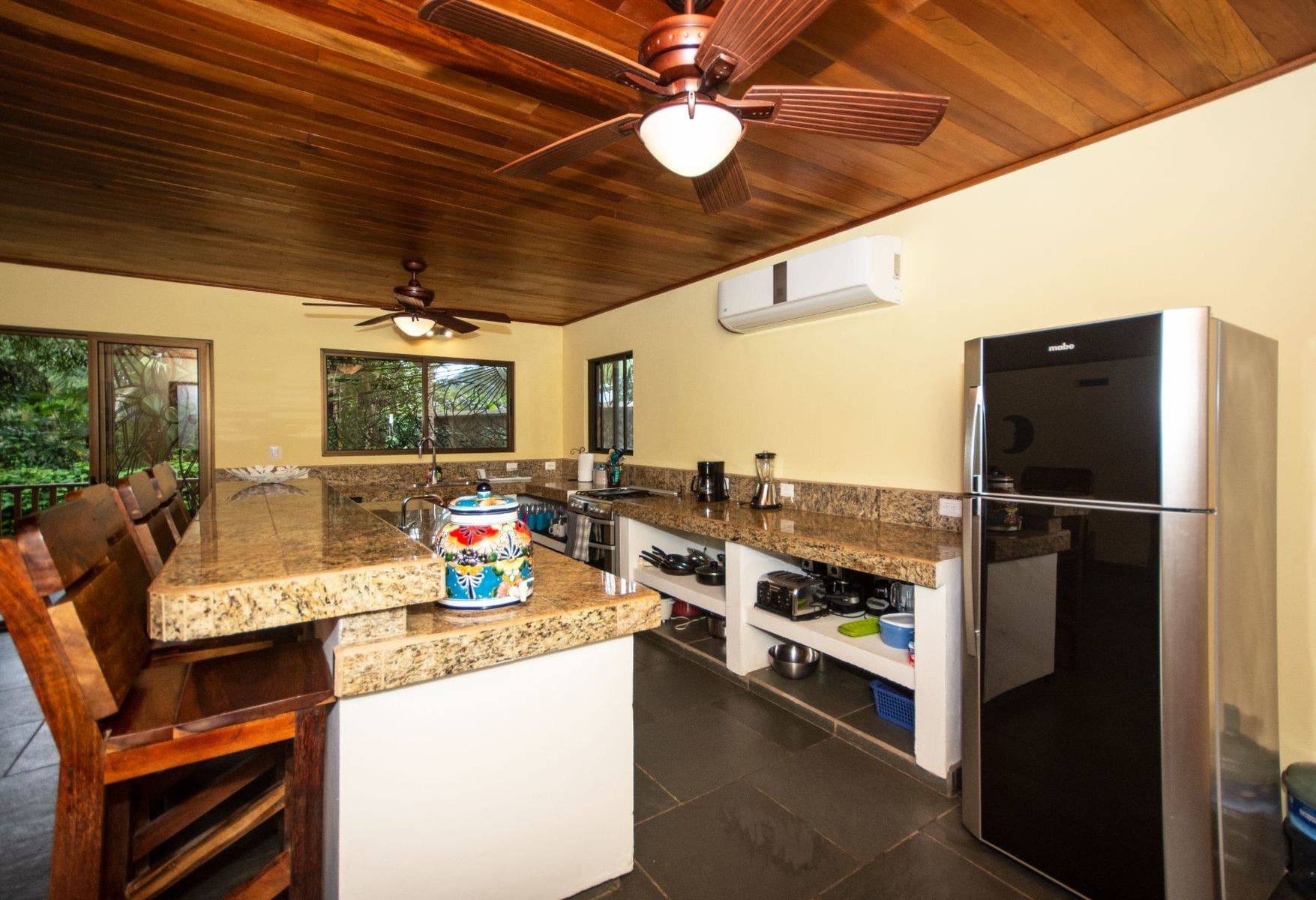 Six Bedroom Residencial/Comercial Oportunity Walkink distance to the Beach — photo 8 of 19