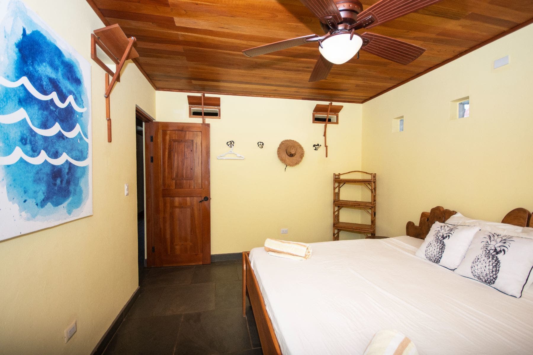 Six Bedroom Residencial/Comercial Oportunity Walkink distance to the Beach — photo 11 of 19