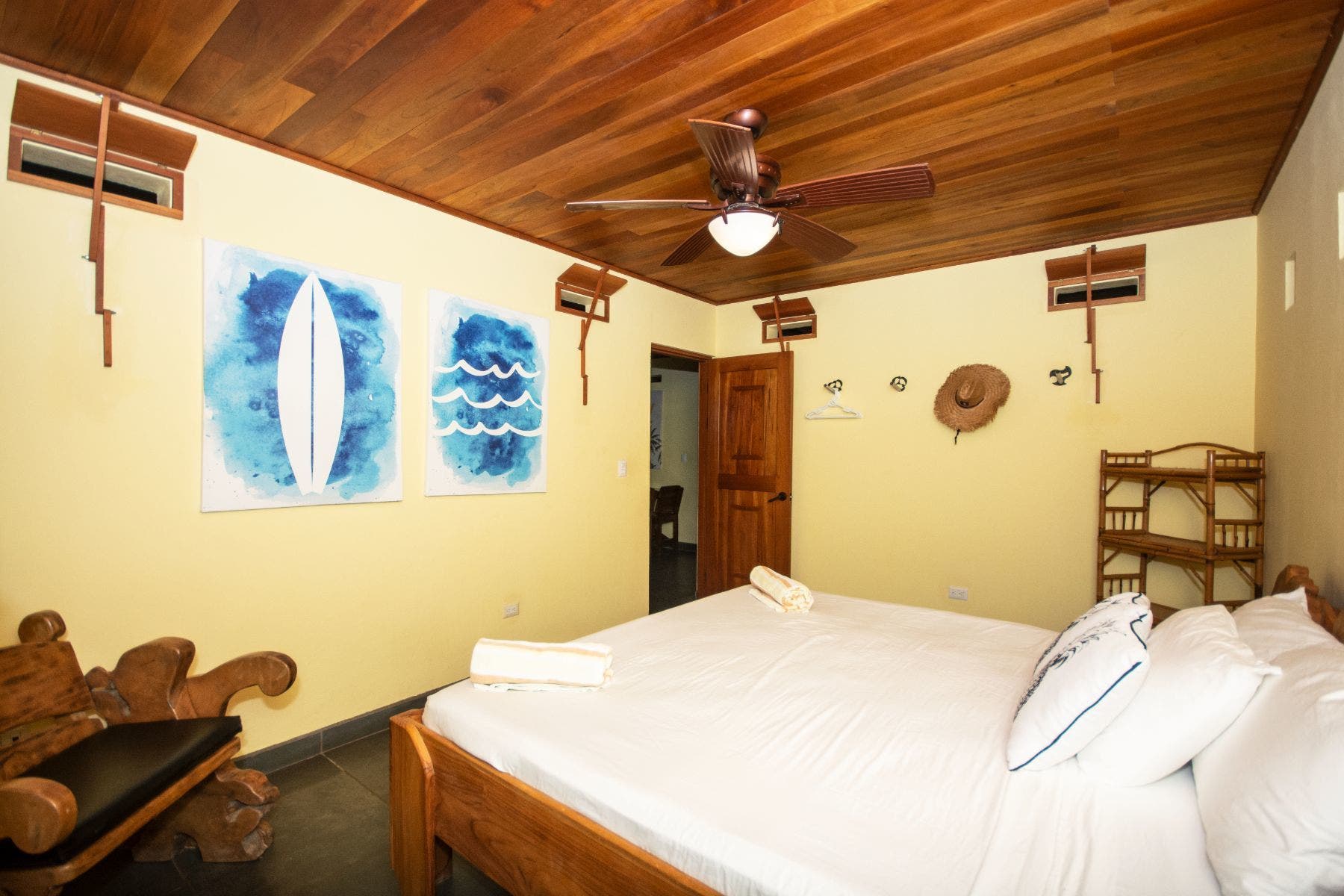 Six Bedroom Residencial/Comercial Oportunity Walkink distance to the Beach — photo 14 of 19