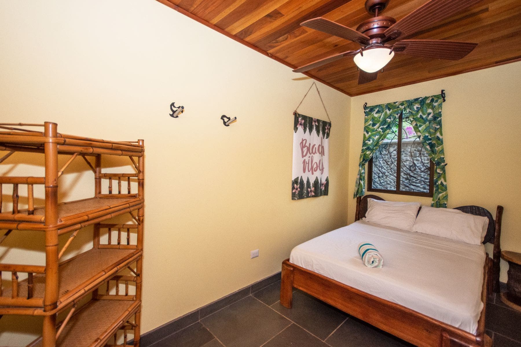 Six Bedroom Residencial/Comercial Oportunity Walkink distance to the Beach — photo 13 of 19