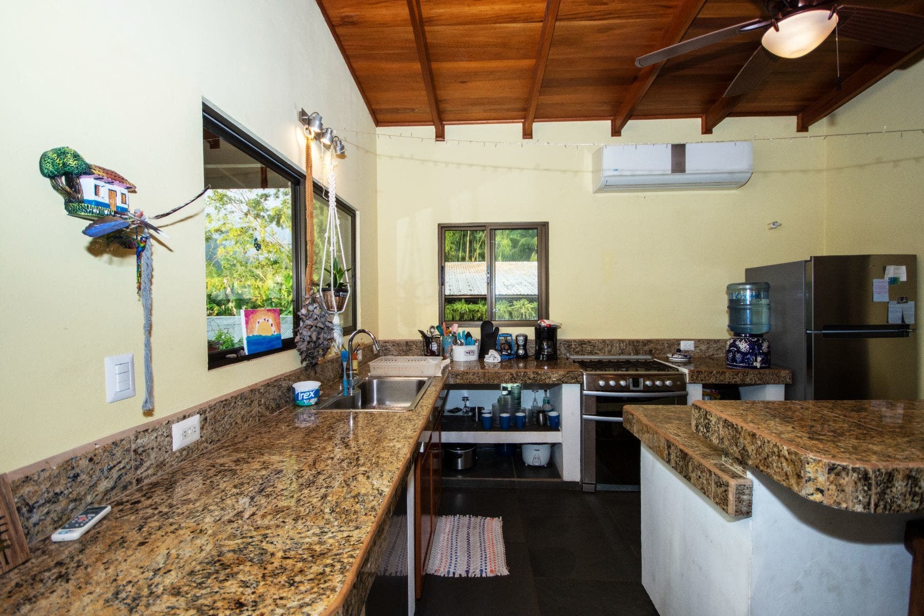 Six Bedroom Residencial/Comercial Oportunity Walkink distance to the Beach — photo 6 of 19