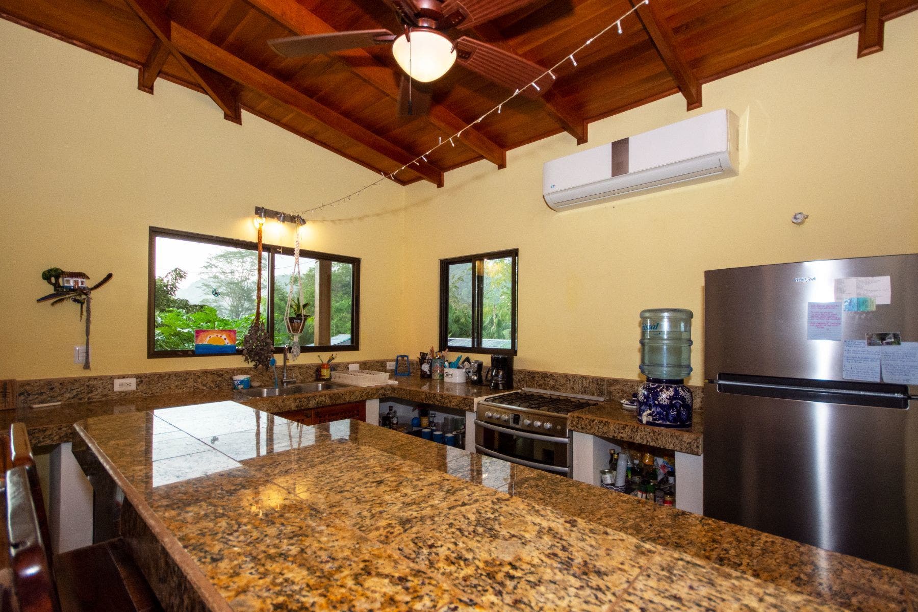 Six Bedroom Residencial/Comercial Oportunity Walkink distance to the Beach — photo 9 of 19
