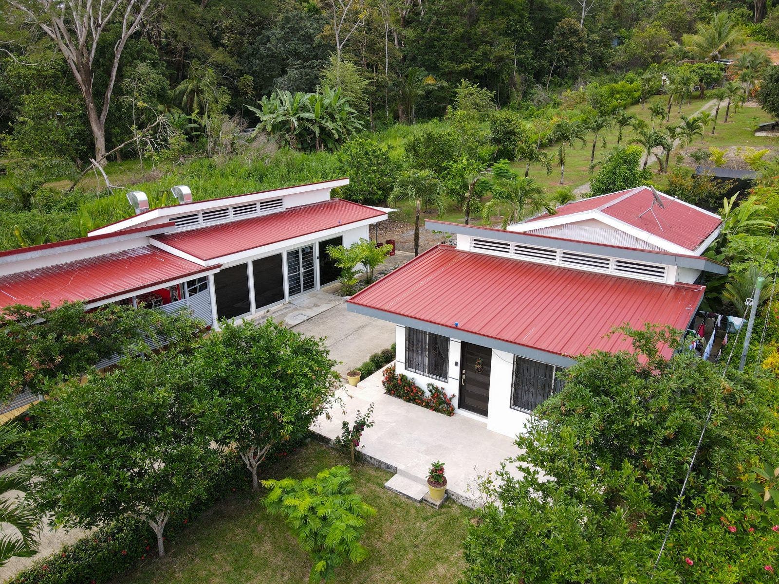 Commercial Opportunity with Restaurant, Home and Building Space in Hatillo, Hatillo, Dominical, Bahia Ballena, Osa, Puntarenas, Costa Rica 10110