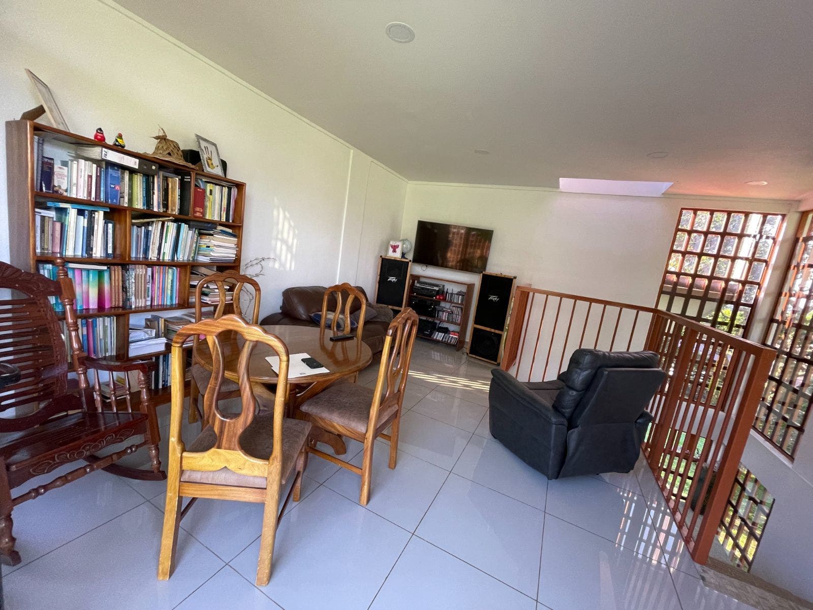 Unique 3 Bedroom Home near Center of Perez Zeledon — photo 6 of 11