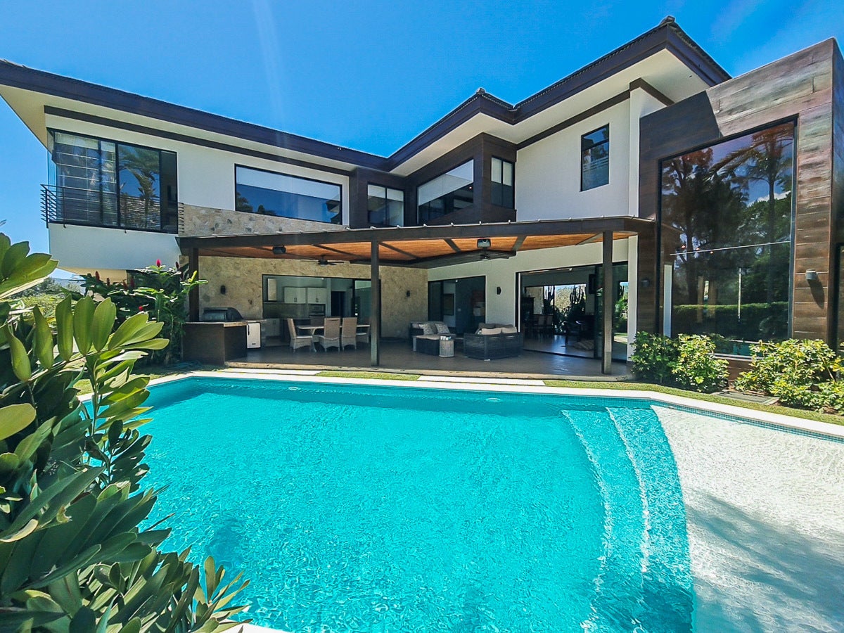 Los Reyes Modern Villa — photo 2 of 19