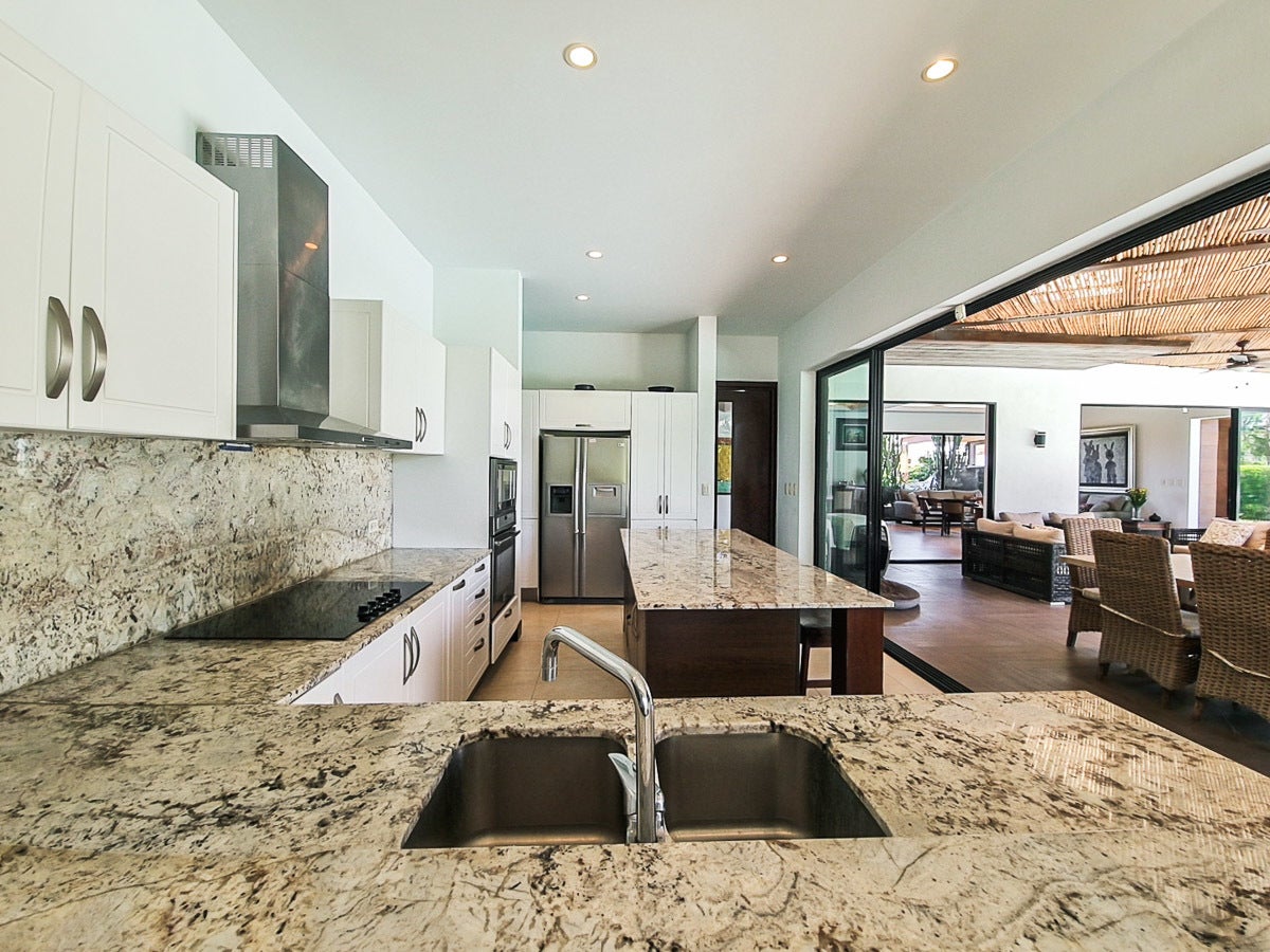 Los Reyes Modern Villa — photo 6 of 19