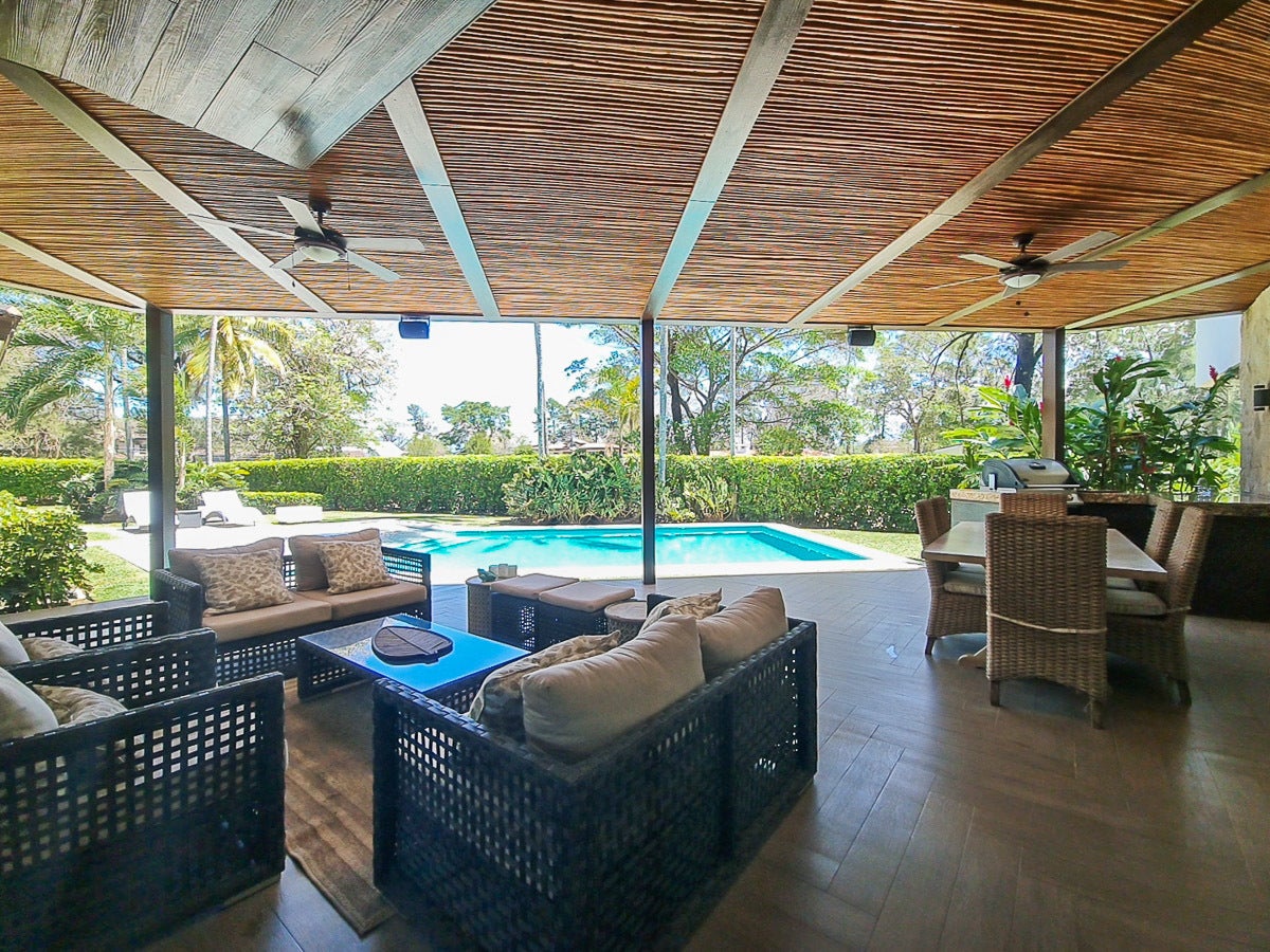Los Reyes Modern Villa — photo 7 of 19