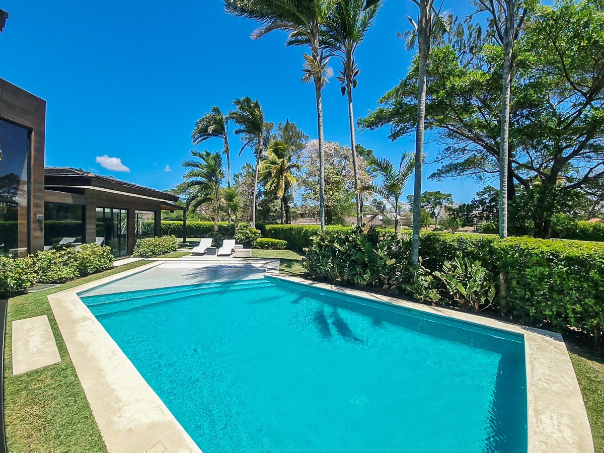 Los Reyes Modern Villa — photo 8 of 19