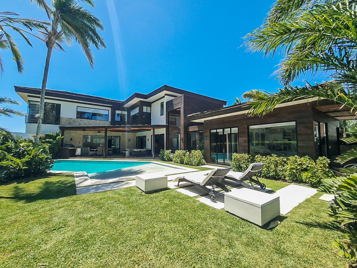 Los Reyes Modern Villa — photo 9 of 19