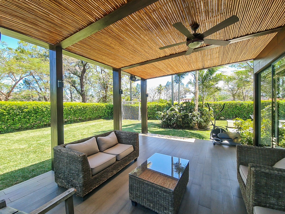 Los Reyes Modern Villa — photo 11 of 19