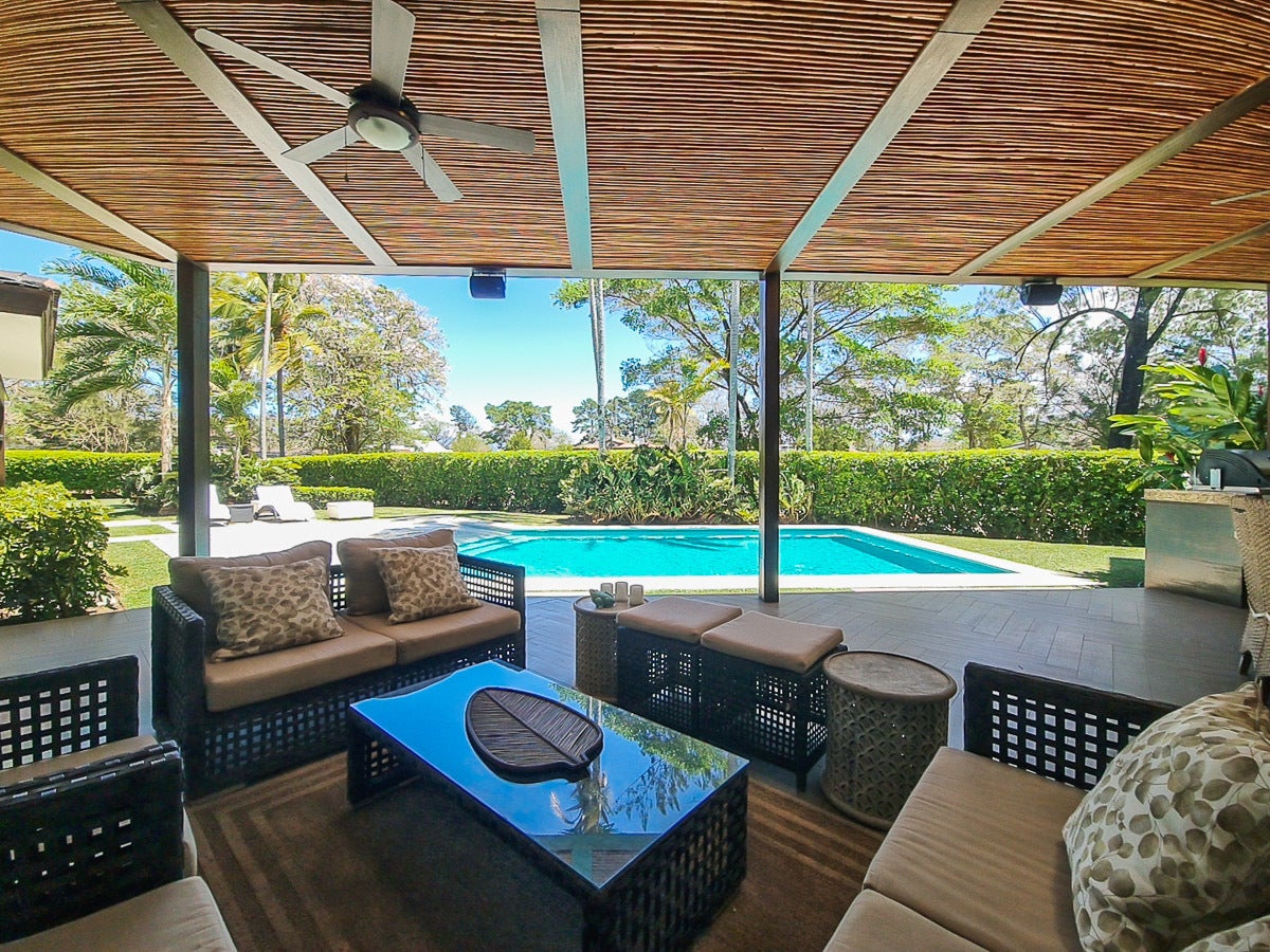 Los Reyes Modern Villa — photo 12 of 19