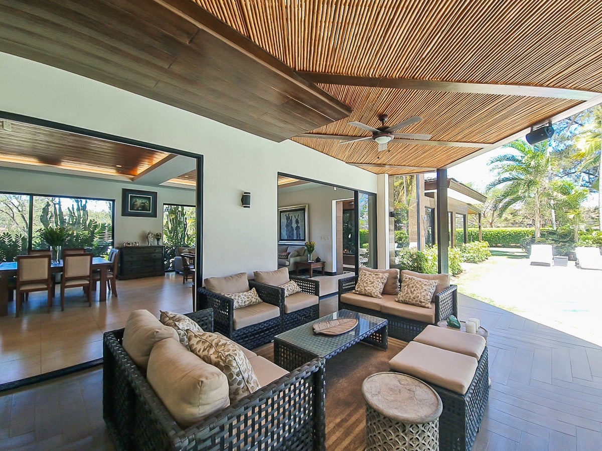 Los Reyes Modern Villa — photo 13 of 19