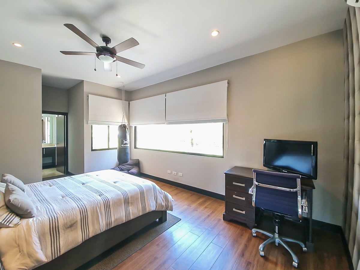 Los Reyes Modern Villa — photo 18 of 19
