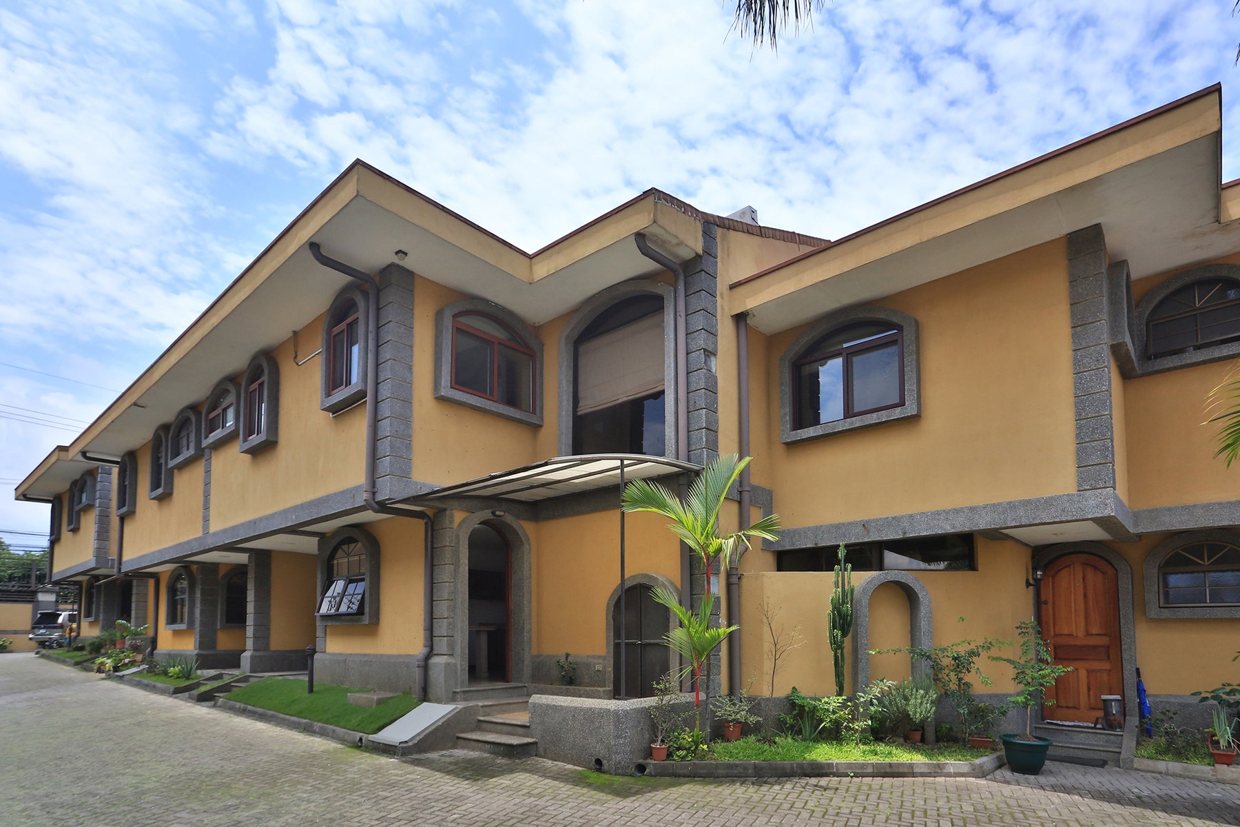 Condominio Real Cariari three bedroom townhome — photo 2 of 13