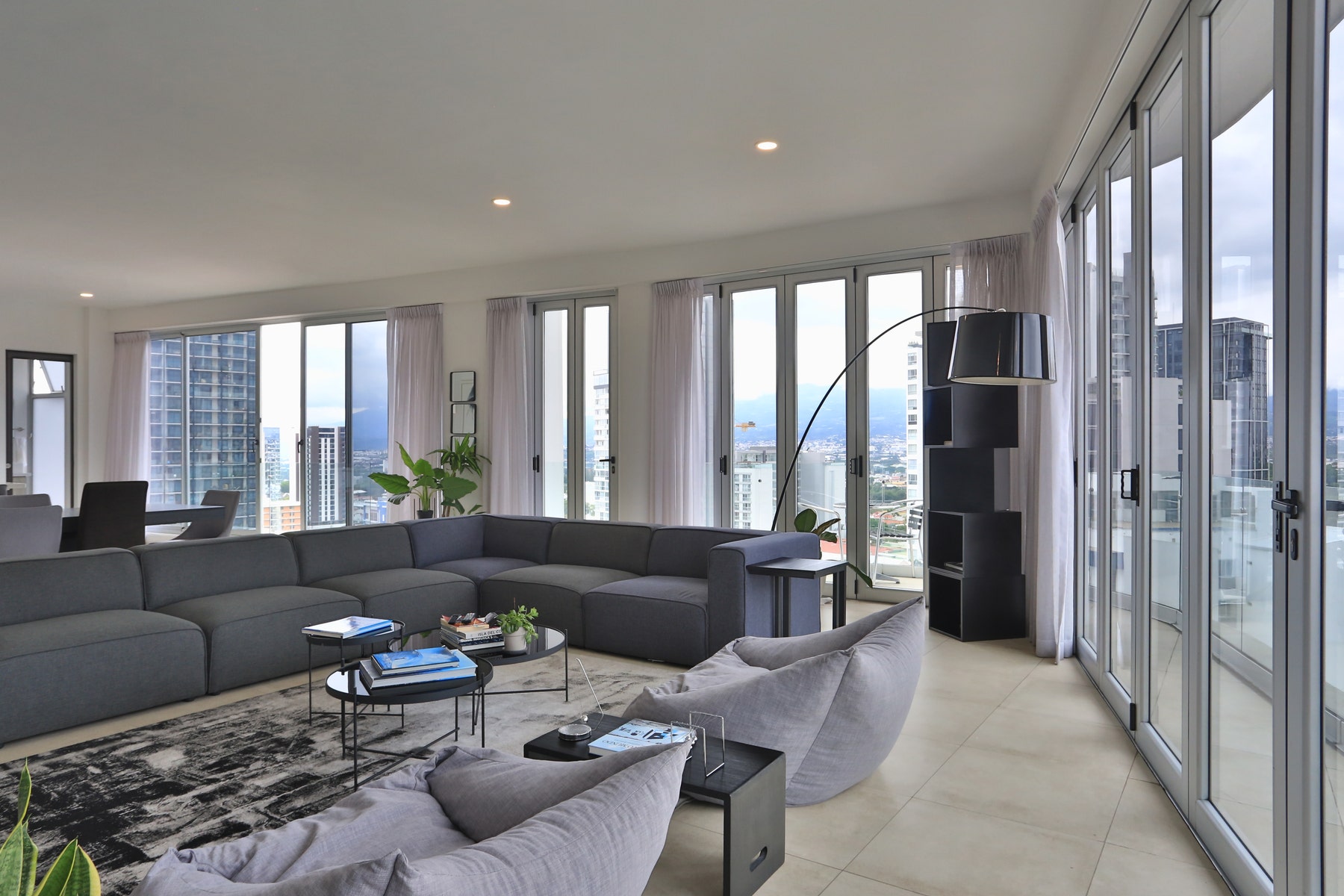 Via 74 Panoramic Penthouse — photo 4 of 13