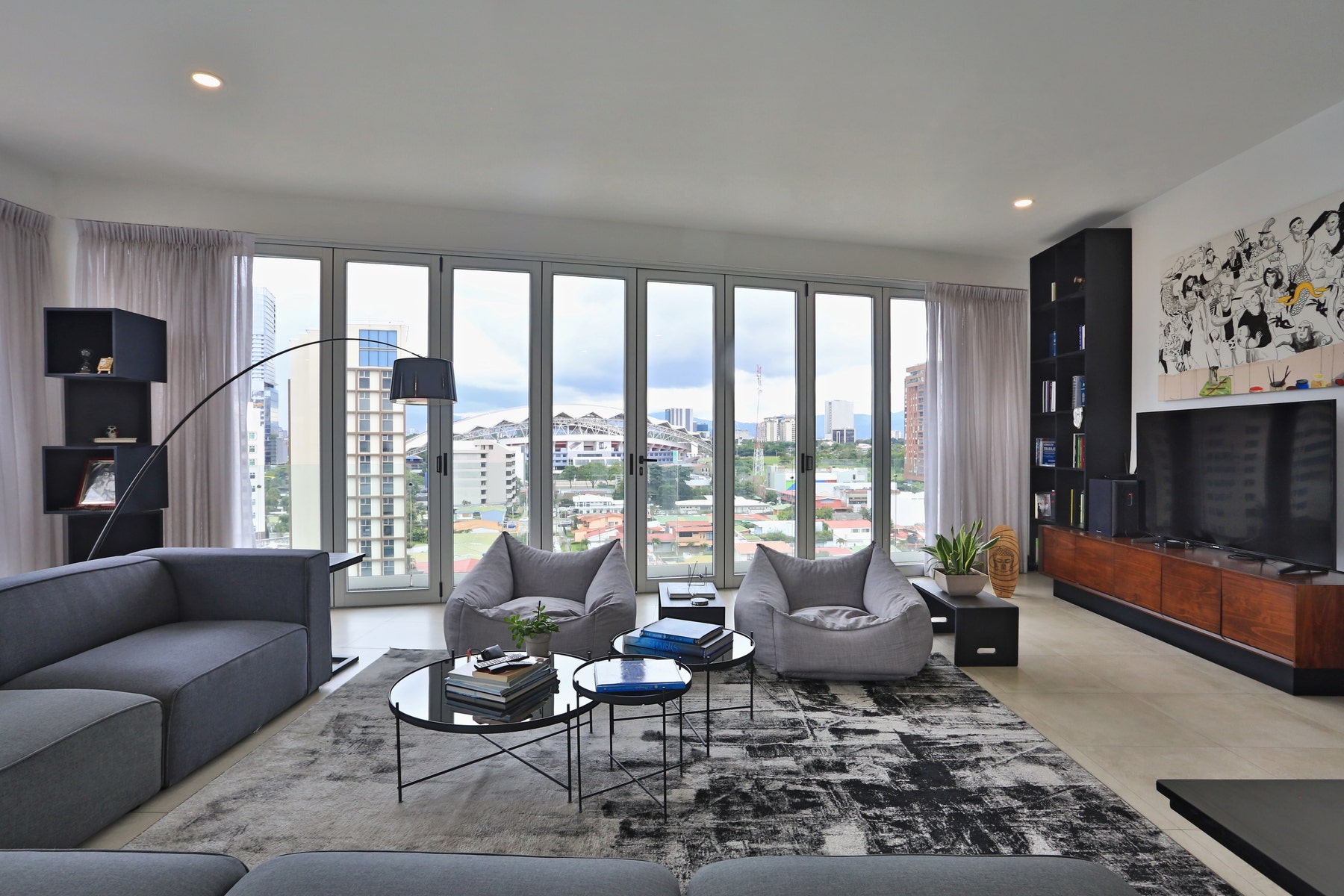 Via 74 Panoramic Penthouse — photo 3 of 13