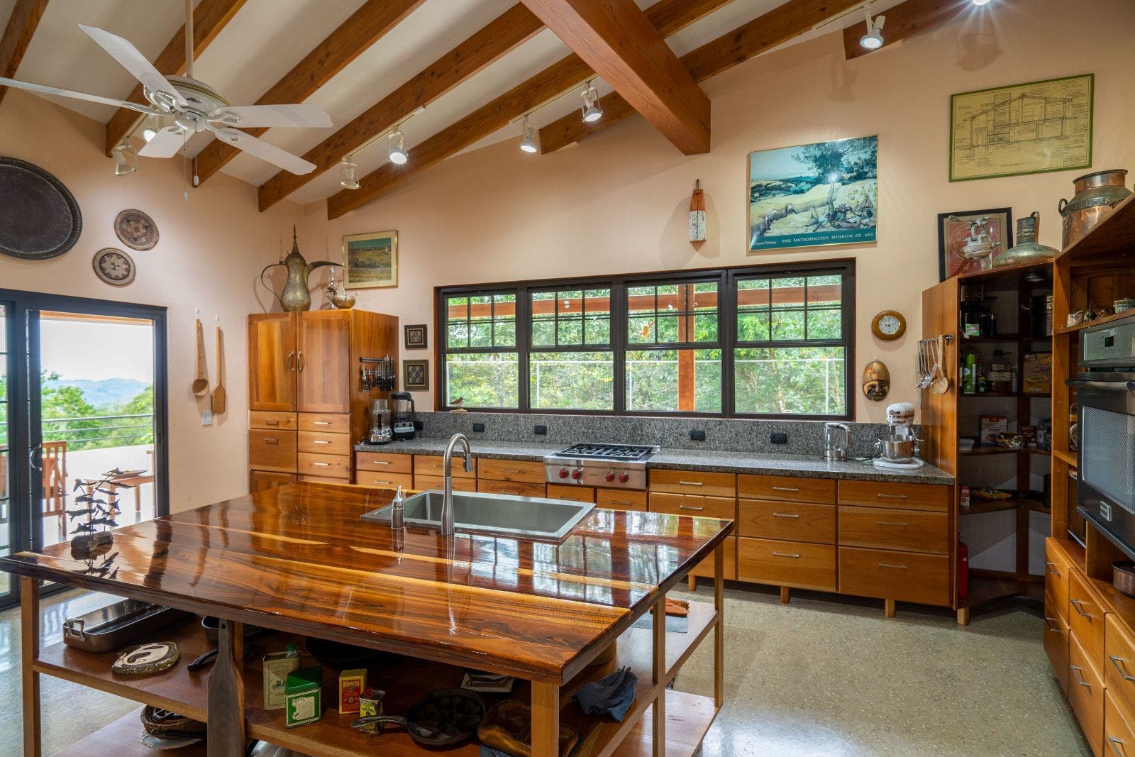 Stunning Bungalow with Pool and Ocean View on 19 Acres — photo 5 of 19
