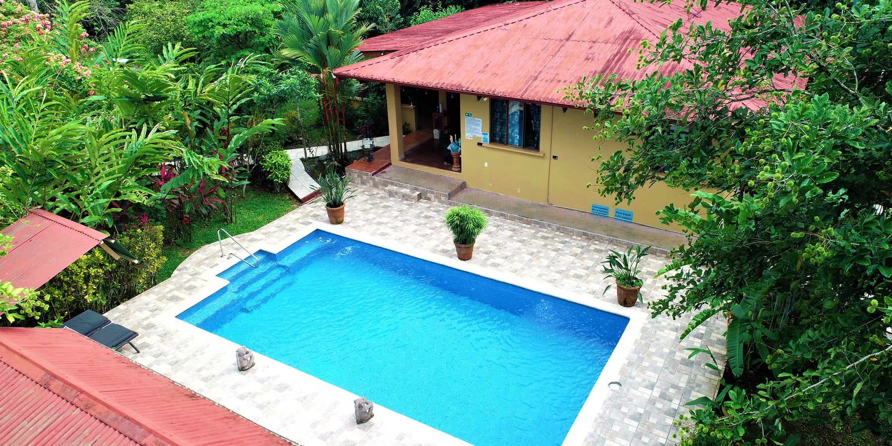 Riverfront jungle hotel centrally located Ojochal — foto 8 de 19