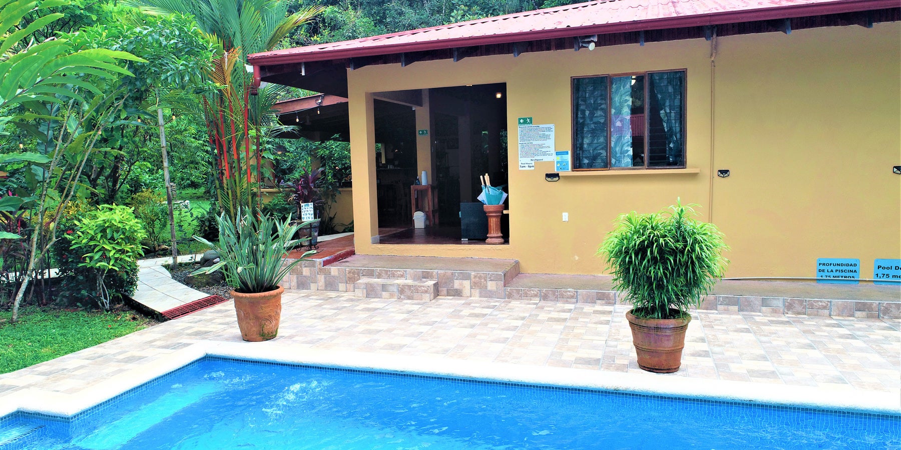 Riverfront jungle hotel centrally located Ojochal — foto 10 de 19