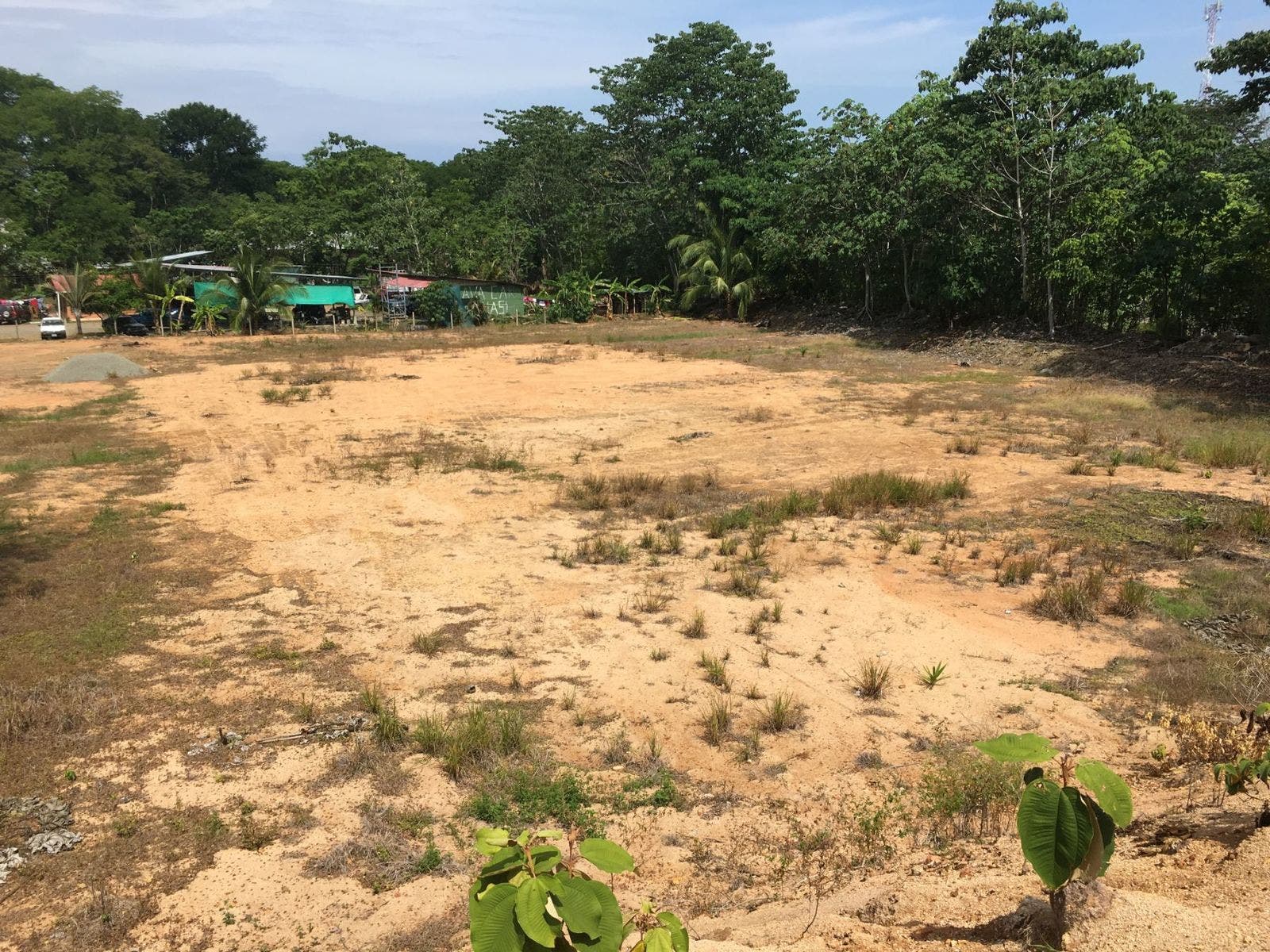 Unique Commercial Opportunity in the Center of Uvita — photo 3 of 14