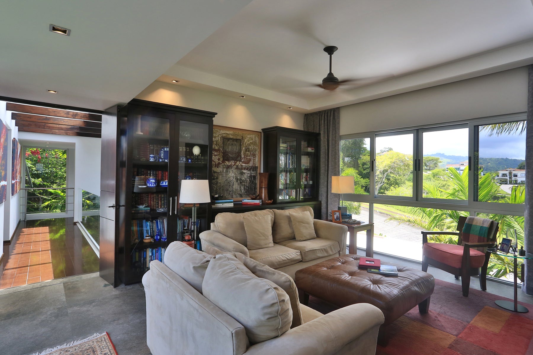 Contemporary Forest View Luxury Home — foto 17 de 19