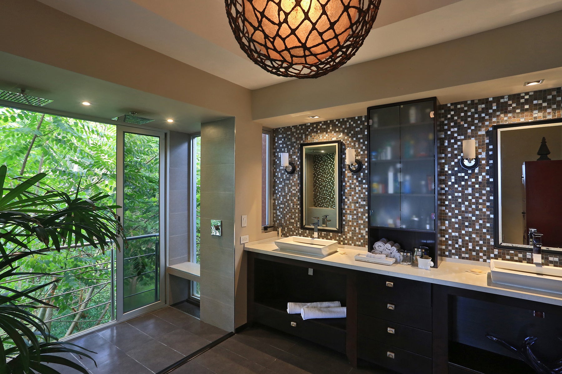 Contemporary Forest View Luxury Home — foto 19 de 19