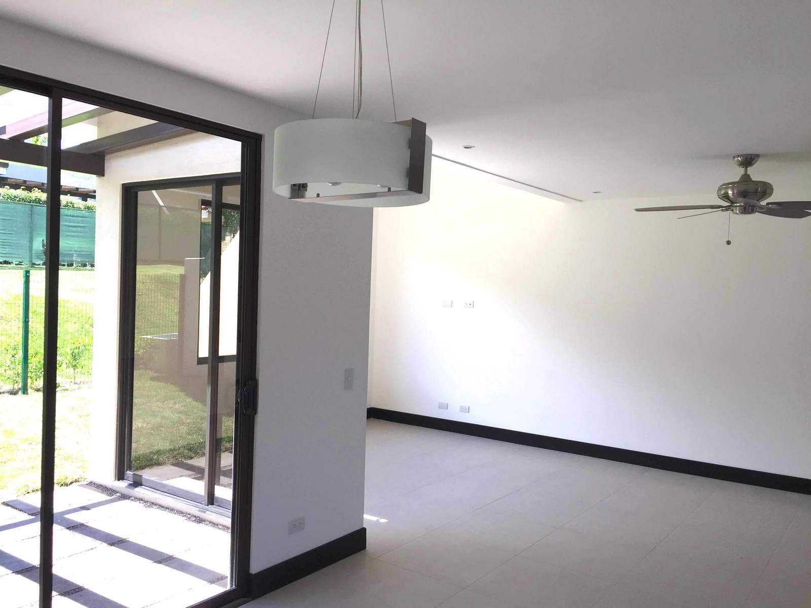 Parques Del Sol Investment Townhouse — photo 3 of 16
