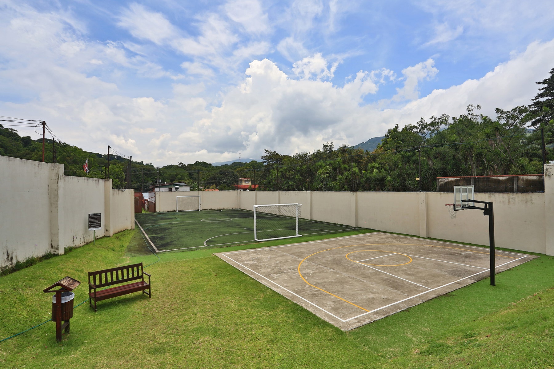 Parques Del Sol Investment Townhouse — photo 15 of 16