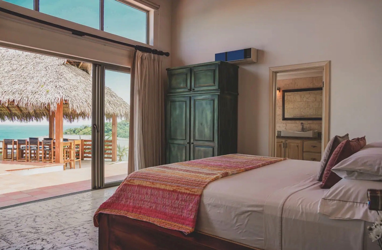 Four Bedroom Villa in the center of Santa Teresa — photo 5 of 19