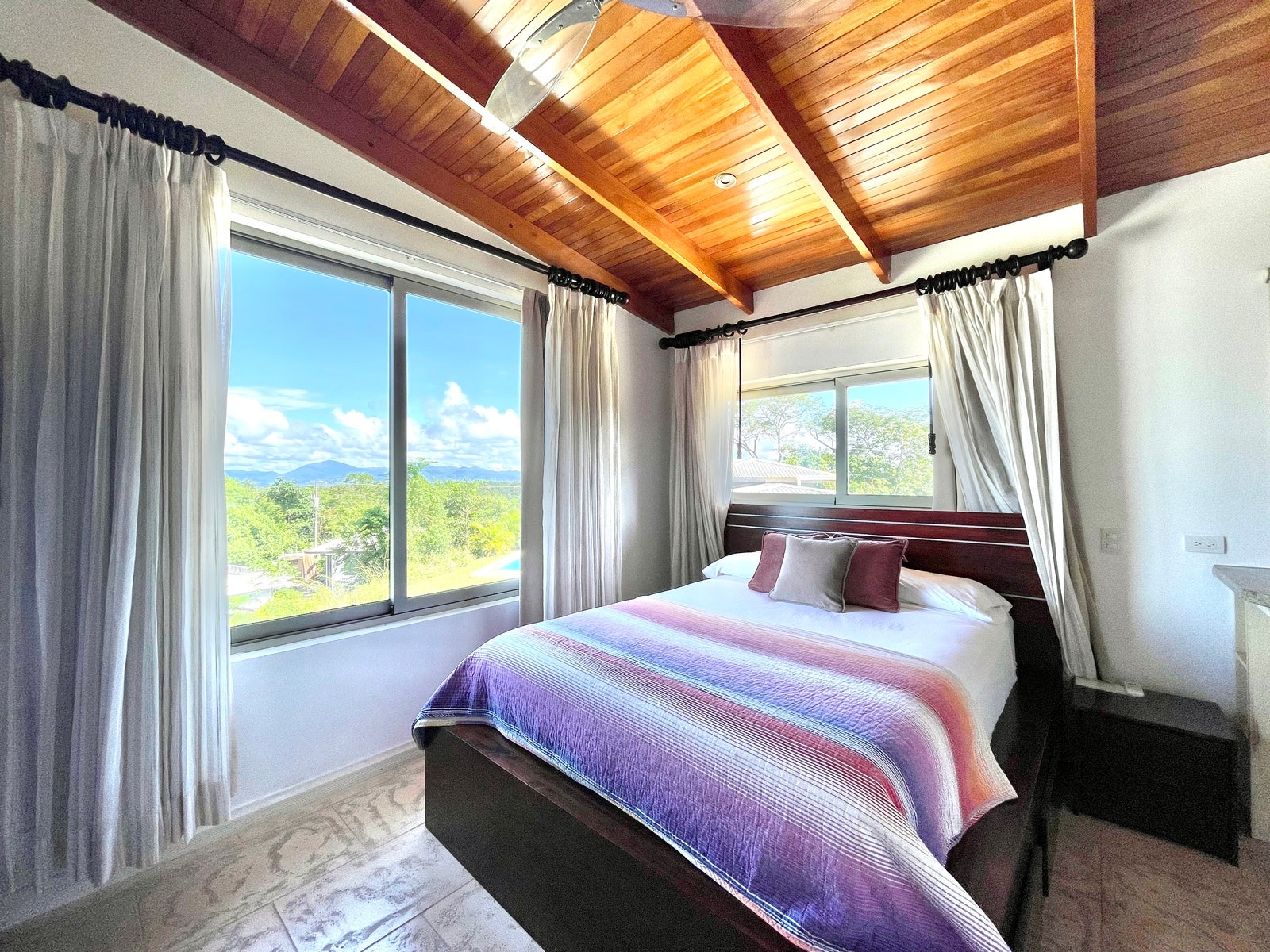 Four Bedroom Villa in the center of Santa Teresa — photo 7 of 19