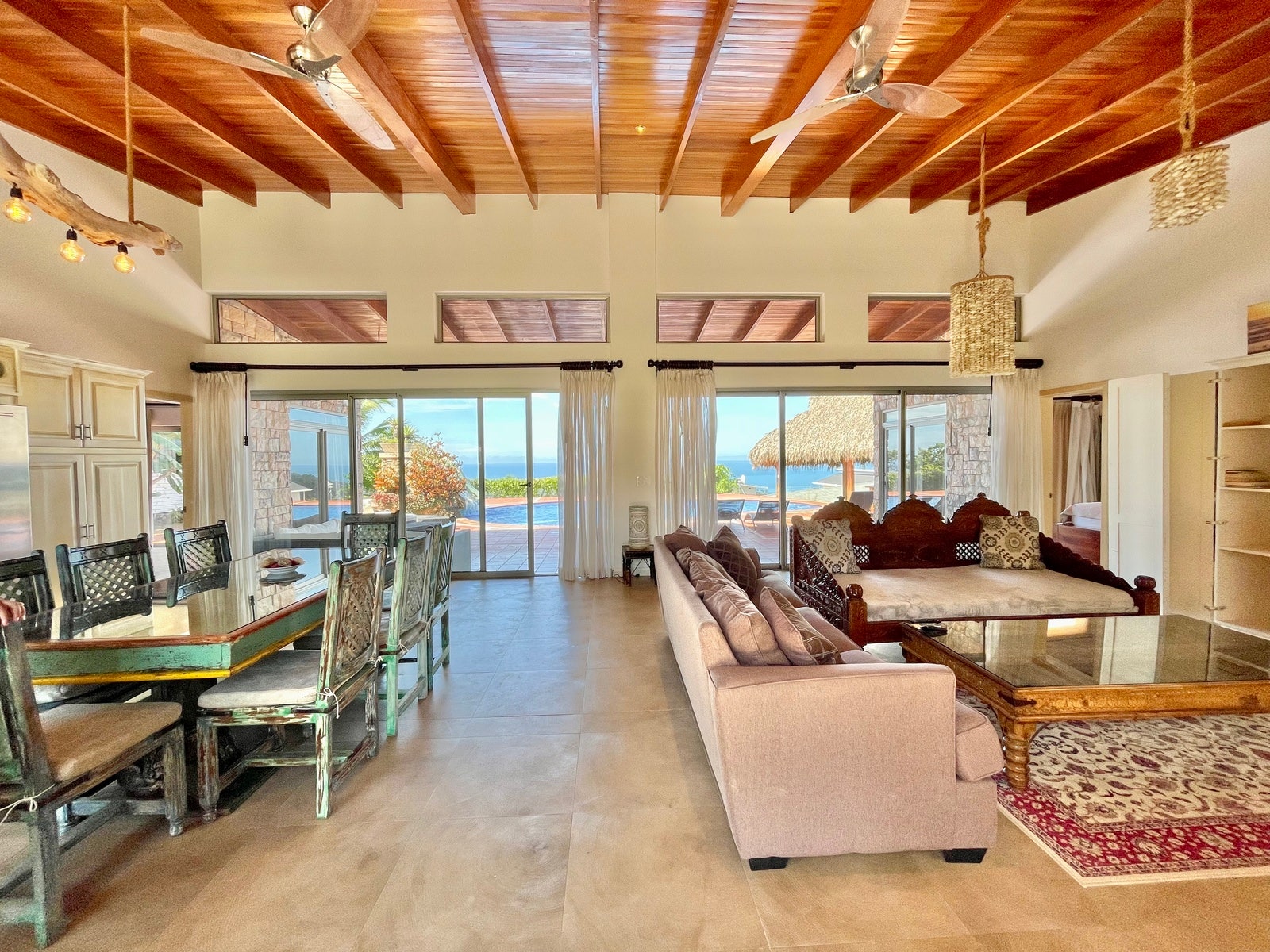 Four Bedroom Villa in the center of Santa Teresa — photo 4 of 19