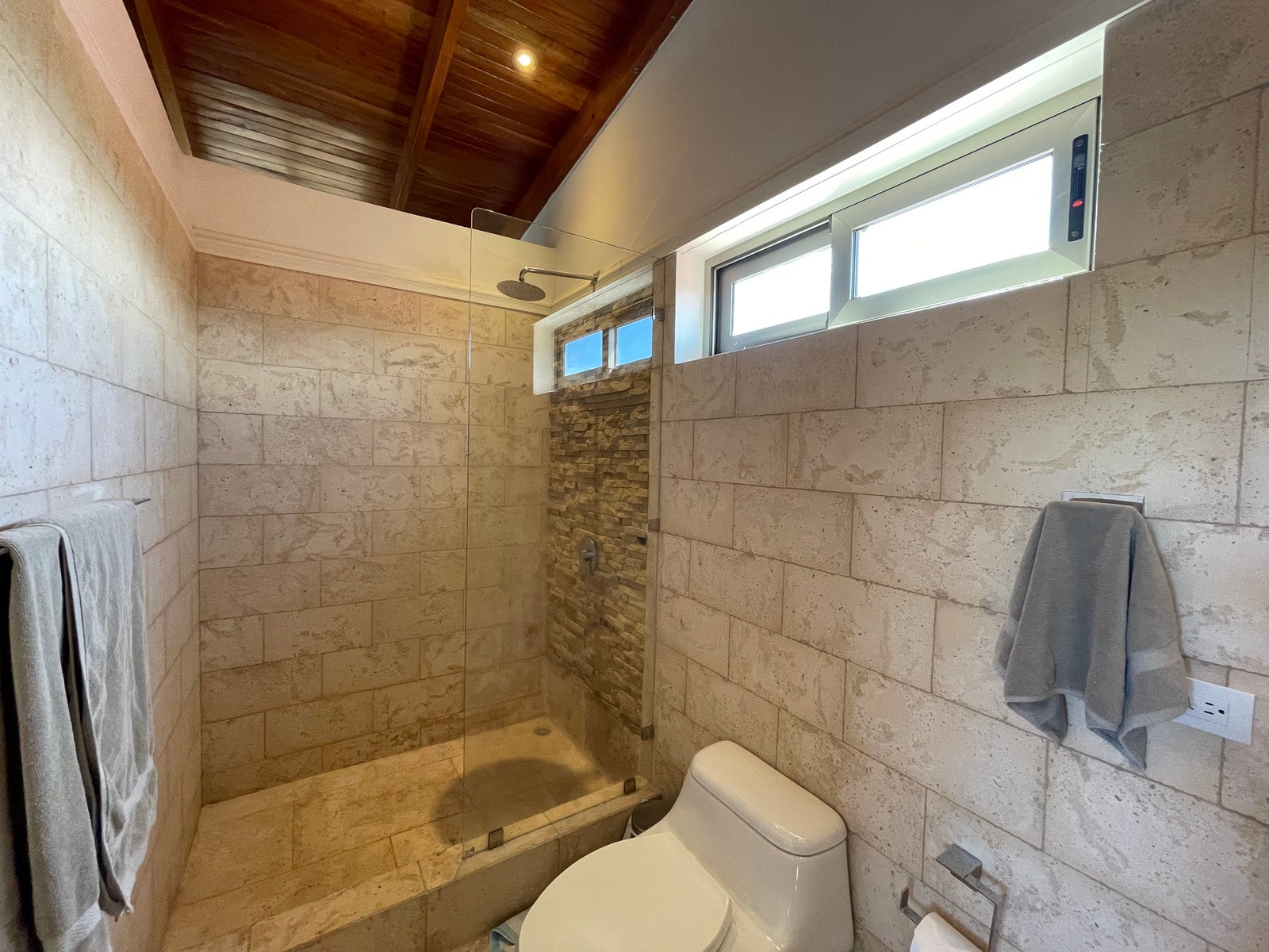 Four Bedroom Villa in the center of Santa Teresa — photo 9 of 19