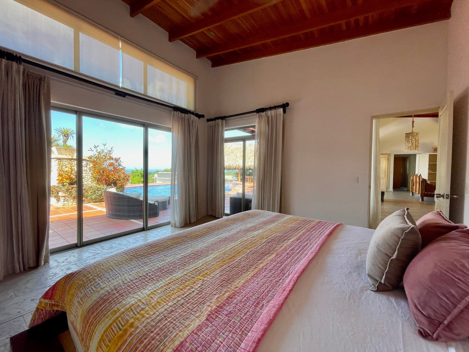 Four Bedroom Villa in the center of Santa Teresa — photo 13 of 19