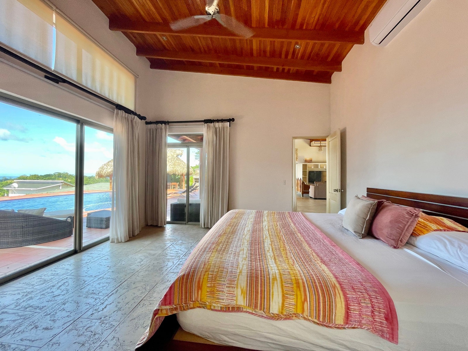 Four Bedroom Villa in the center of Santa Teresa — photo 15 of 19