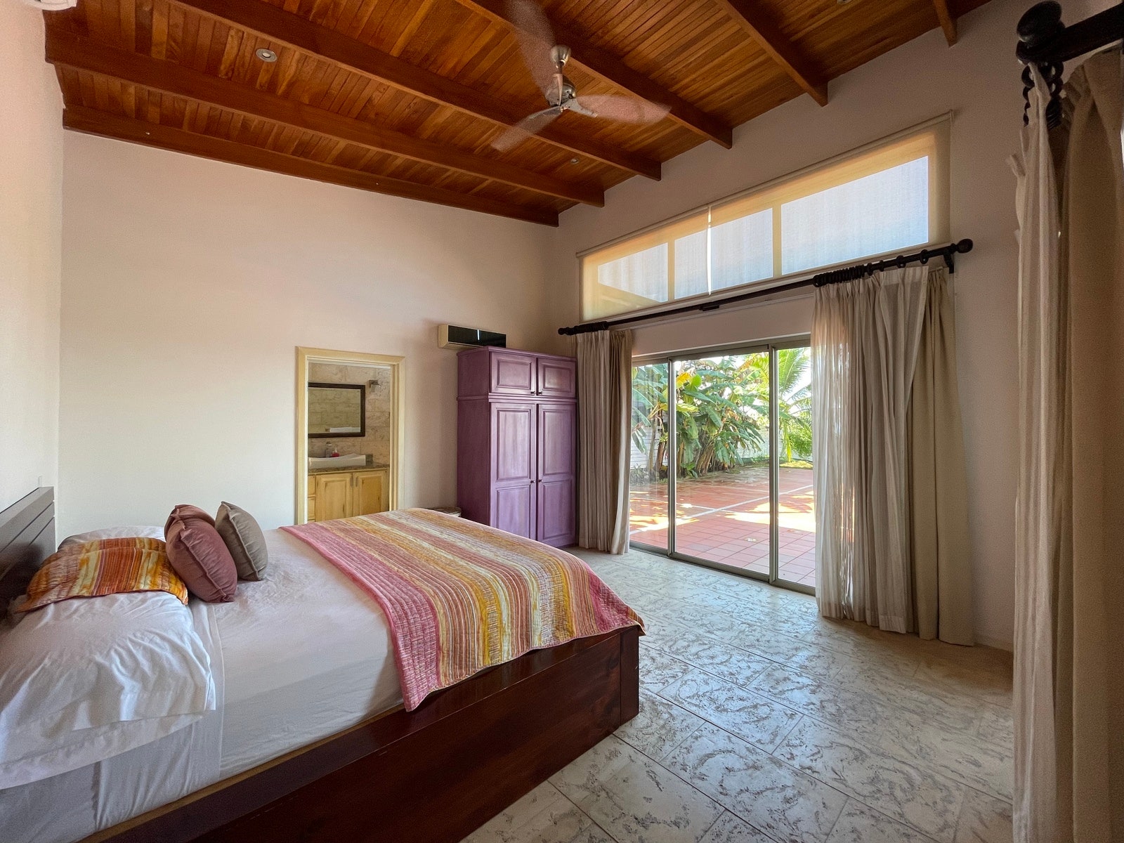 Four Bedroom Villa in the center of Santa Teresa — photo 11 of 19