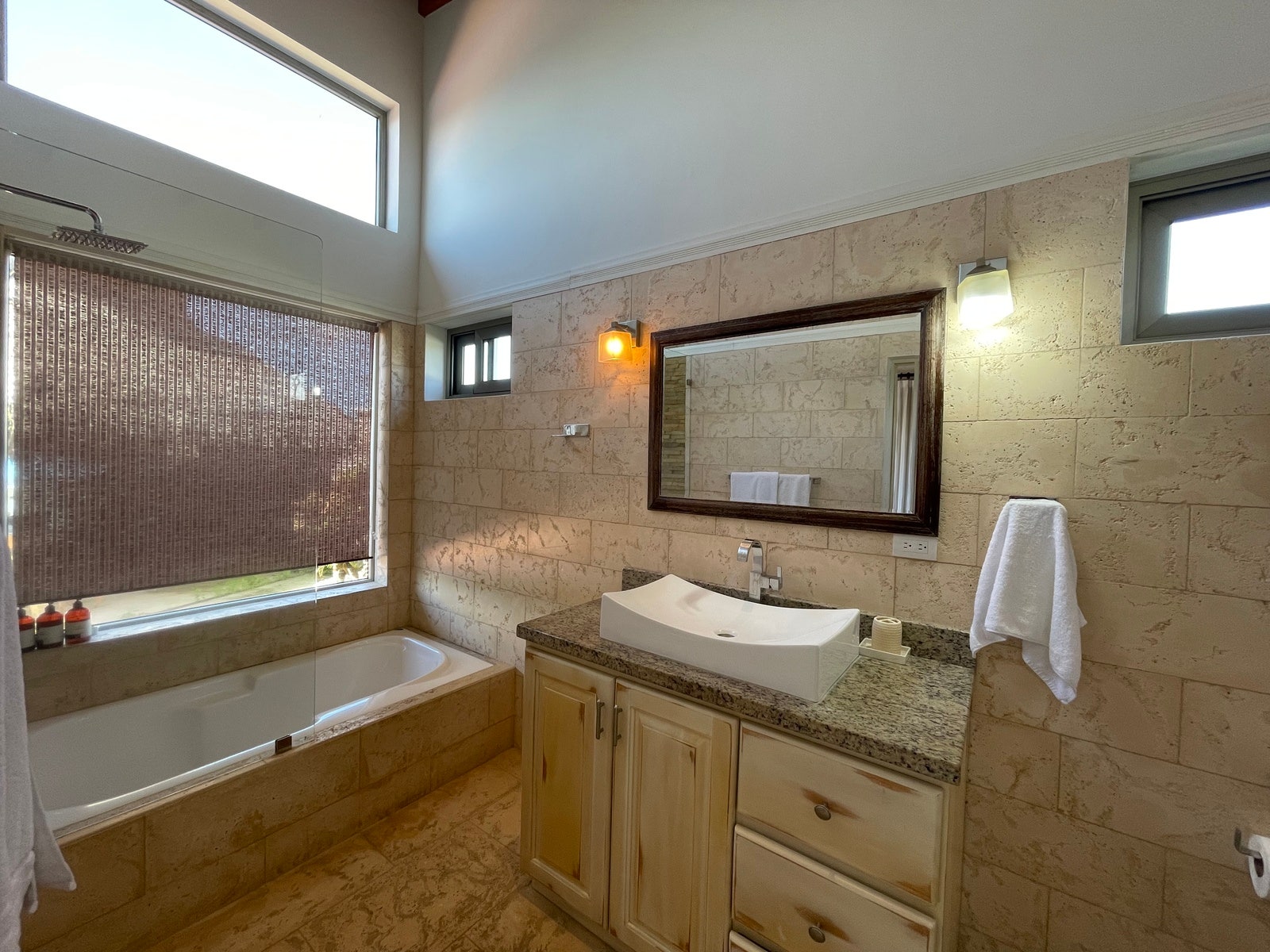 Four Bedroom Villa in the center of Santa Teresa — photo 16 of 19