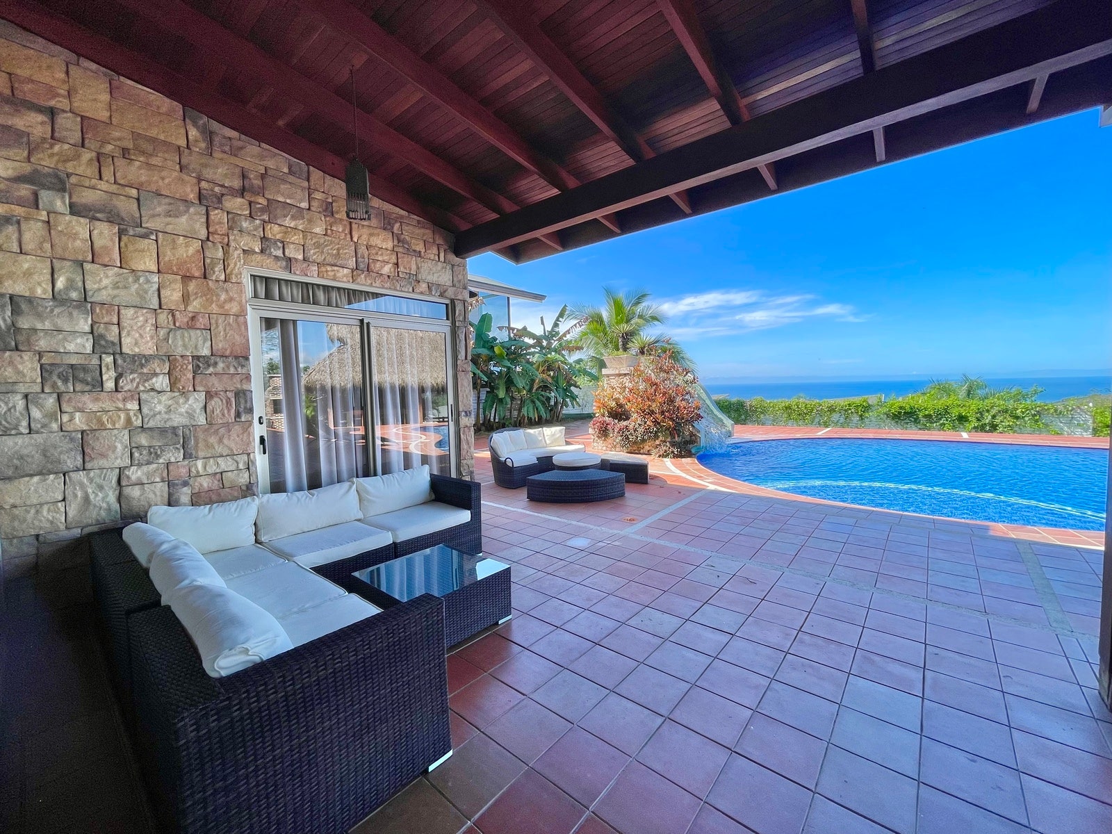 Four Bedroom Villa in the center of Santa Teresa — photo 8 of 19
