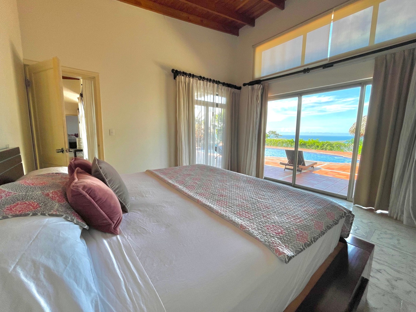 Four Bedroom Villa in the center of Santa Teresa — photo 17 of 19