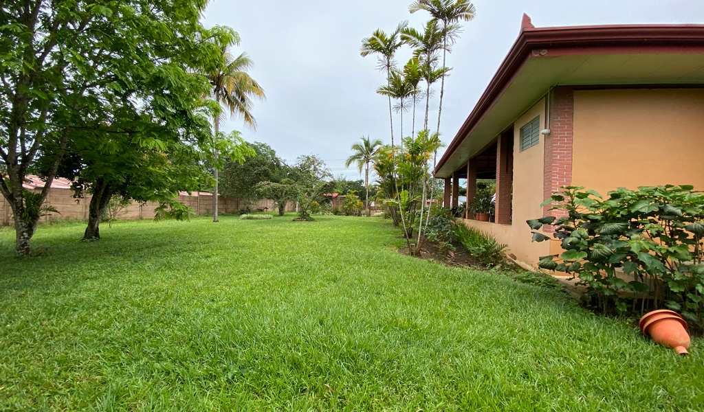 5BR Mountain View House, Minutes From Town — photo 9 of 19