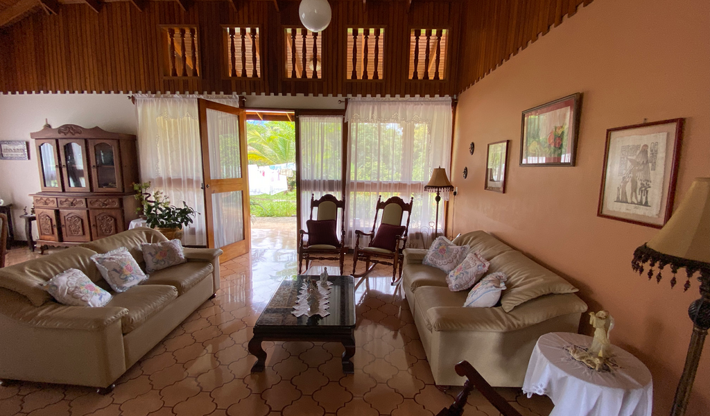 5BR Mountain View House, Minutes From Town — photo 15 of 19