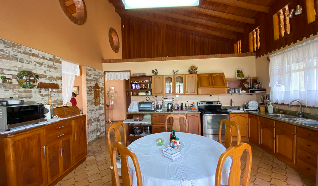 5BR Mountain View House, Minutes From Town — photo 19 of 19